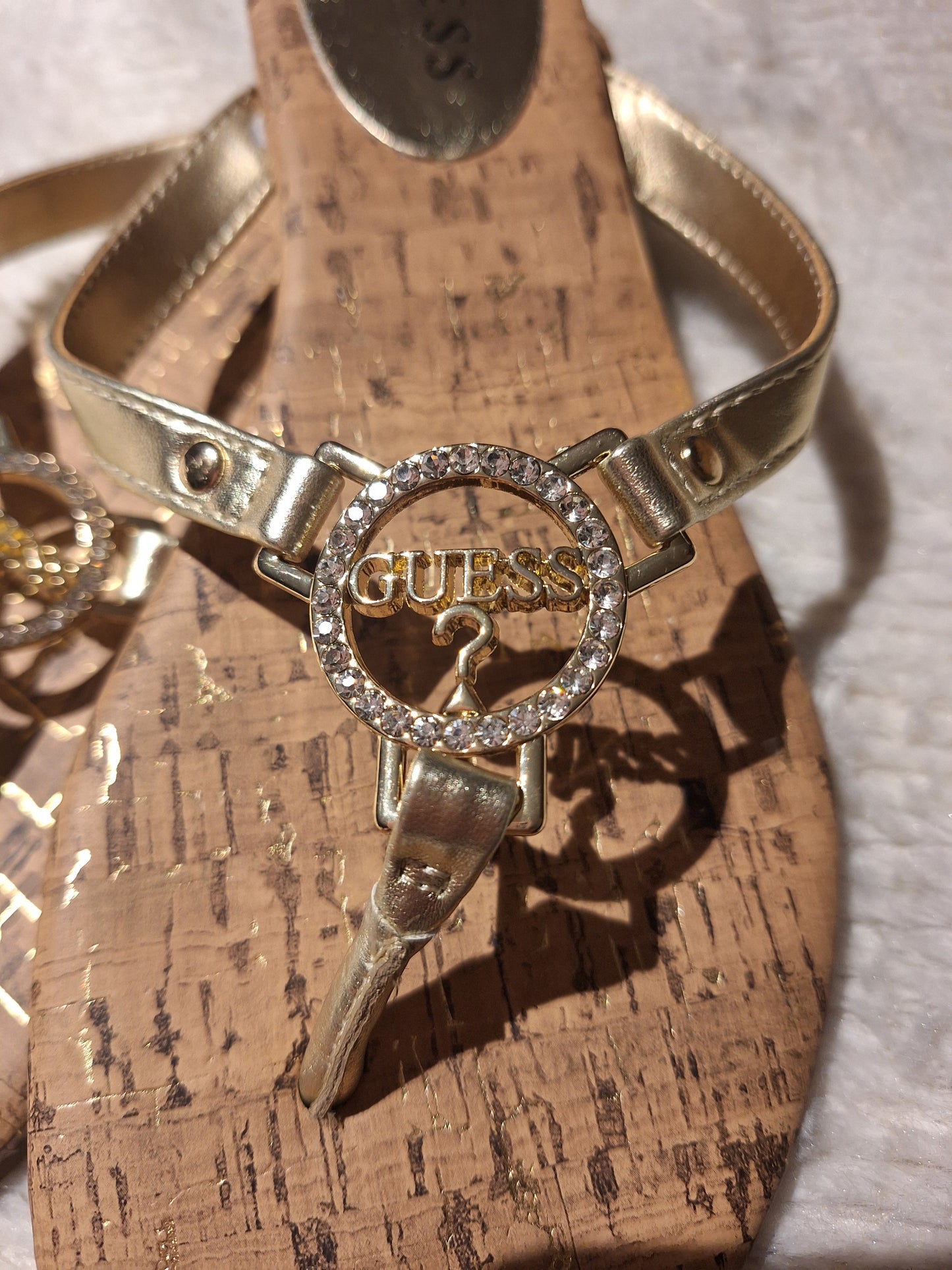 Sandalias Doradas Guess