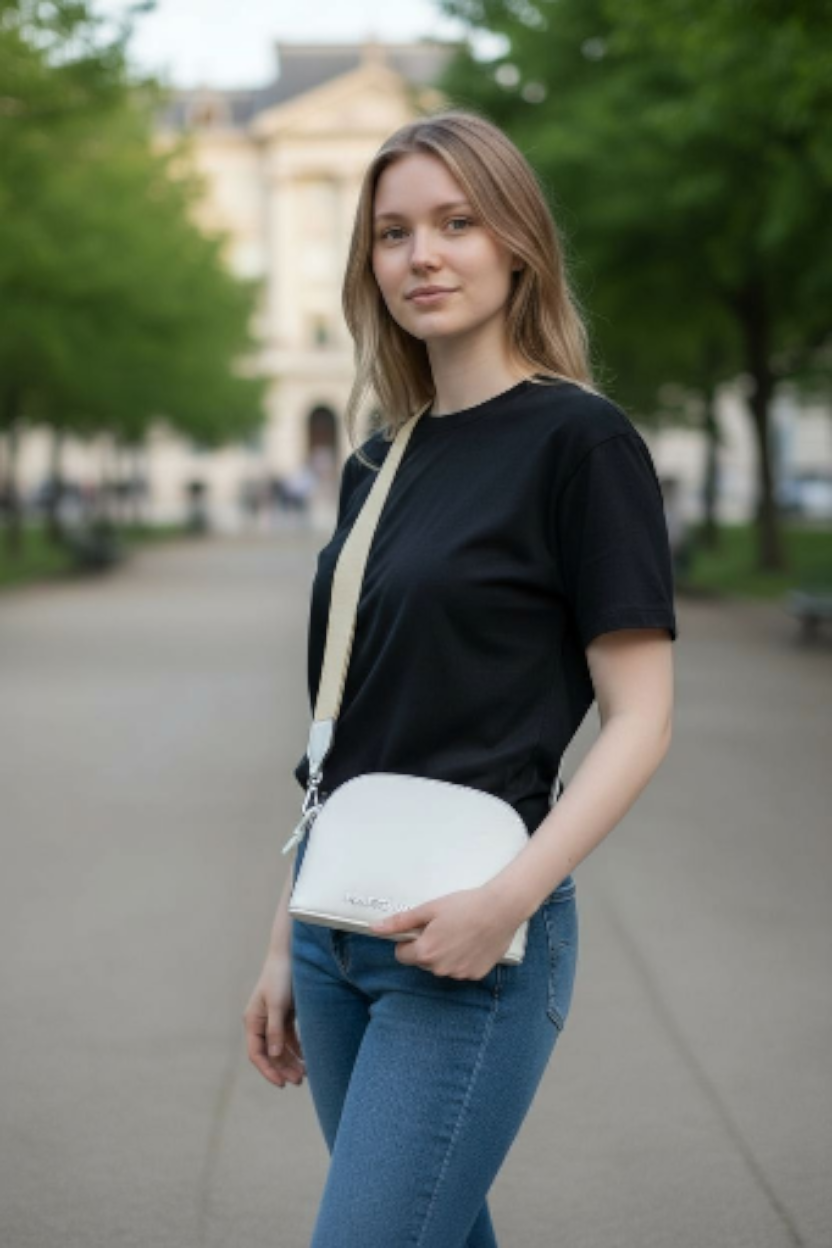 Cartera Marc Jacobs Blanca Small – Diseño Minimalista y Elegante