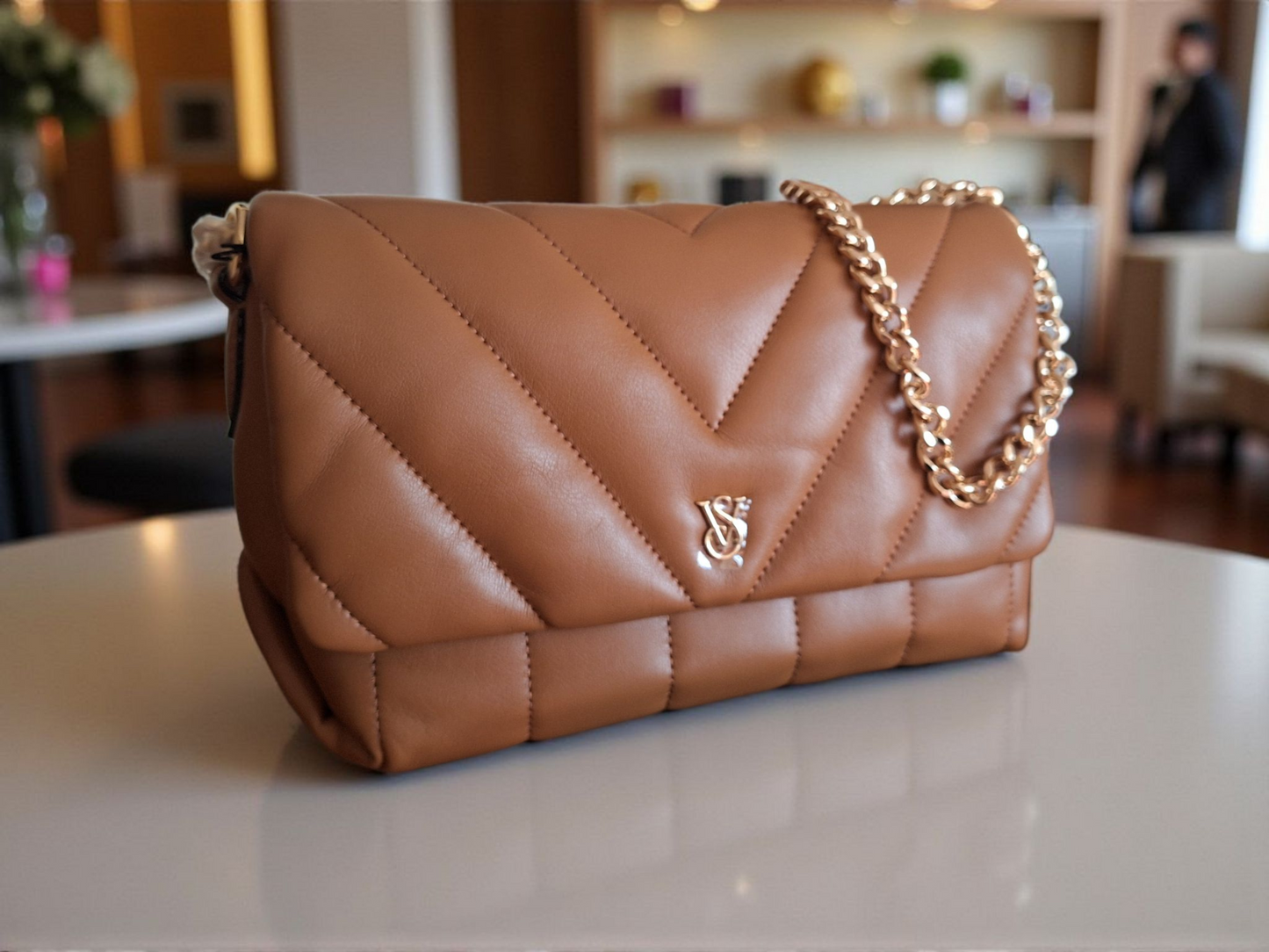 Elegancia atemporal con Victoria’s Secret 🧡