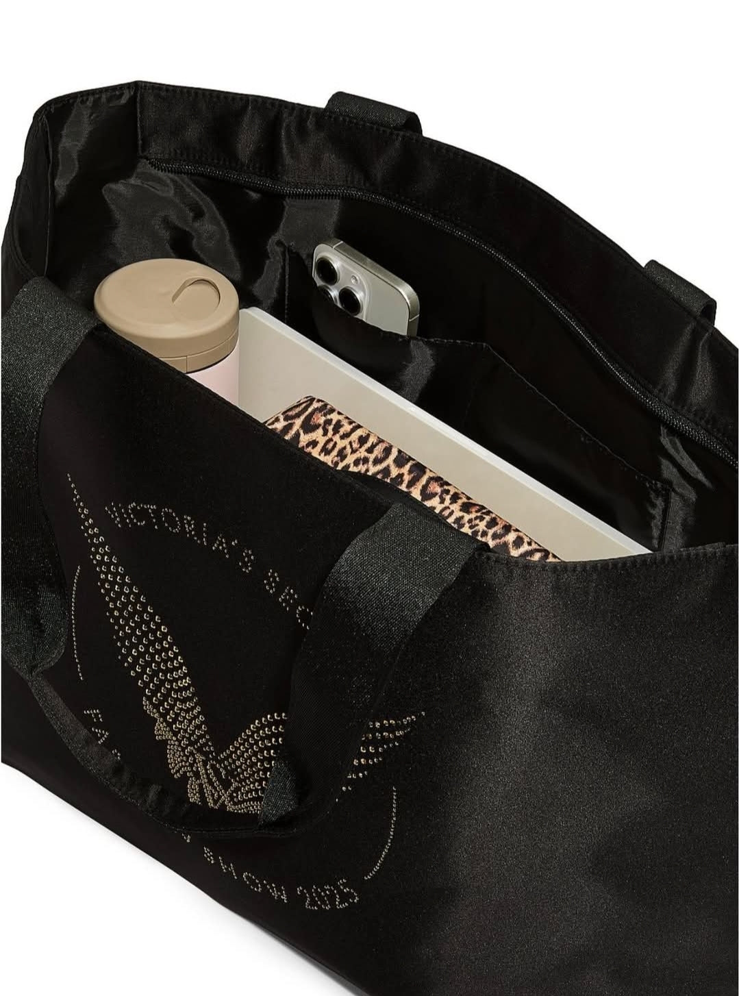 Estilo y actitud con Victoria’s Secret ✨🖤