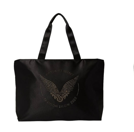 Estilo y actitud con Victoria’s Secret ✨🖤